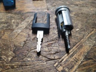 bontott OPEL MERIVA A Gyújtáskapcsoló Zárbetét