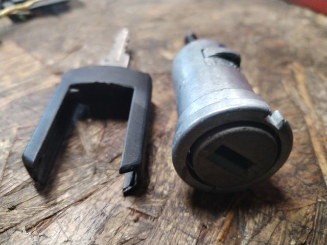 bontott OPEL MERIVA A Gyújtáskapcsoló Zárbetét