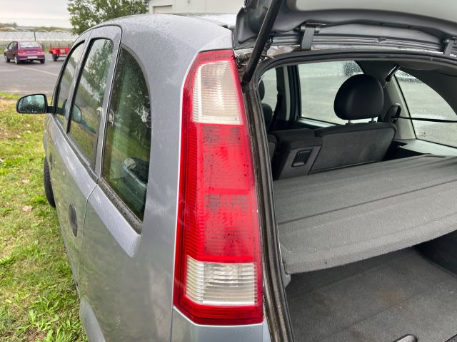 bontott OPEL MERIVA A Jobb első Gumikéder