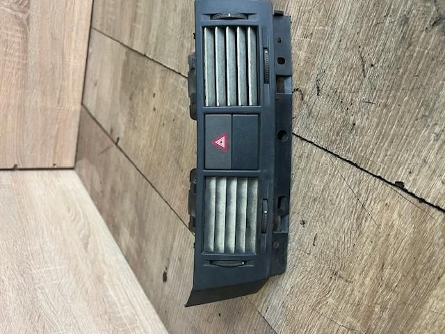 bontott OPEL MERIVA A Középső Szellőző