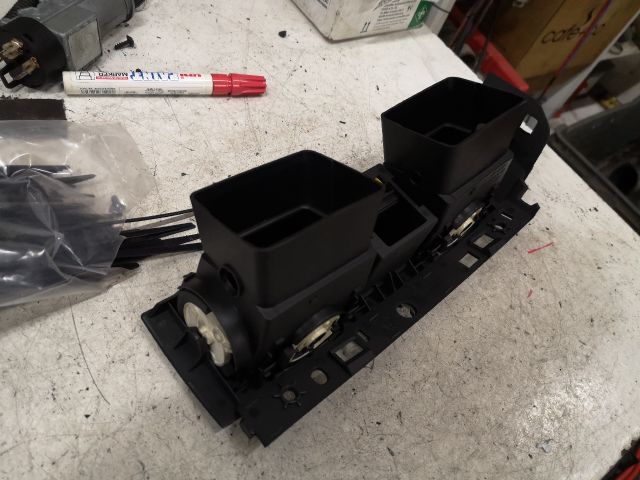 bontott OPEL MERIVA A Középső Szellőző