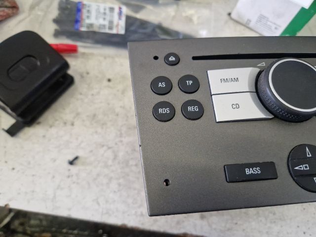 bontott OPEL MERIVA A Rádió / CD