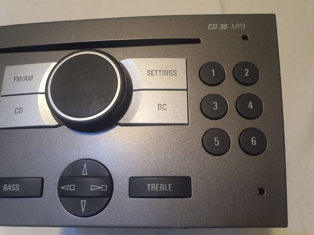 bontott OPEL MERIVA A Rádió / CD