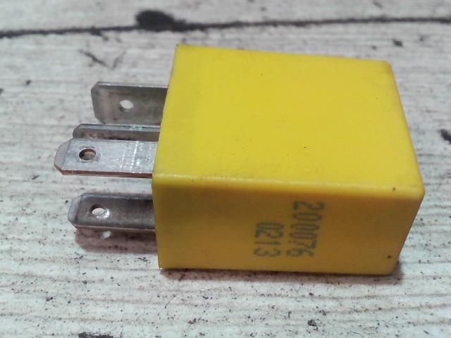 bontott OPEL MERIVA A Relé