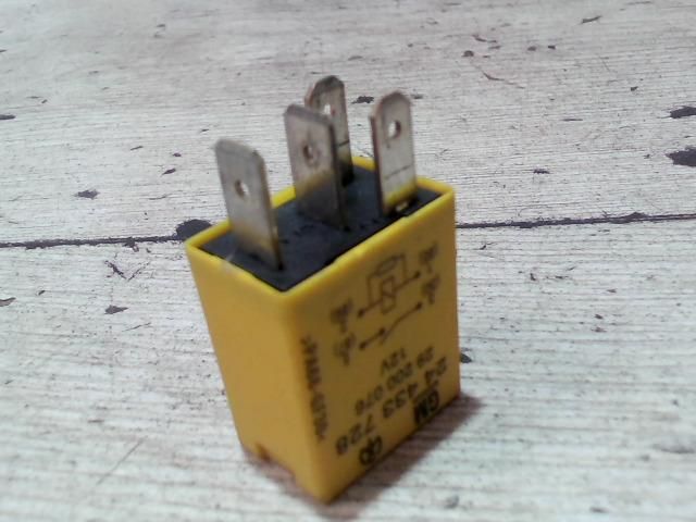 bontott OPEL MERIVA A Relé