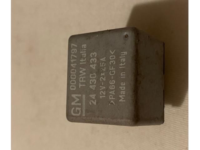 bontott OPEL MERIVA A Relé