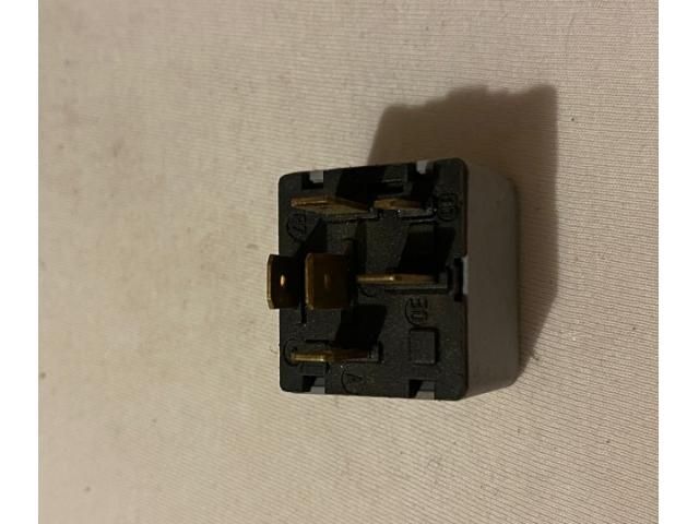 bontott OPEL MERIVA A Relé