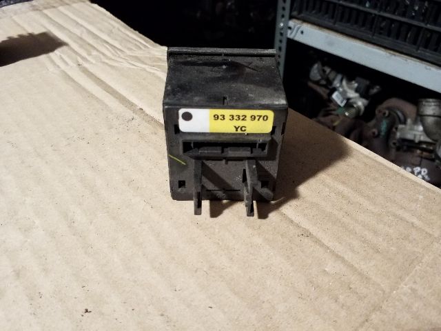 bontott OPEL MERIVA A Vészvillogó Kapcsoló