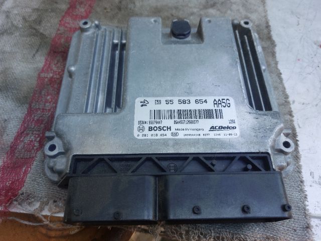 bontott OPEL MERIVA B Motorvezérlő