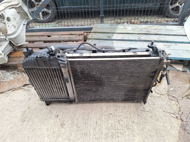 bontott OPEL MERIVA B Vízhűtő Radiátor (Klímás)