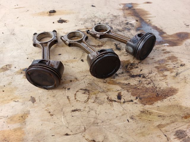 bontott OPEL MERIVA B Dugattyú és Hajtókar