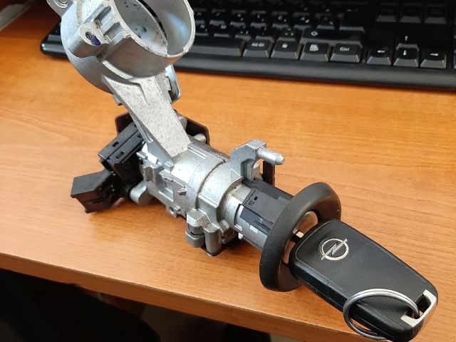 bontott OPEL MERIVA B Gyújtáskapcsoló