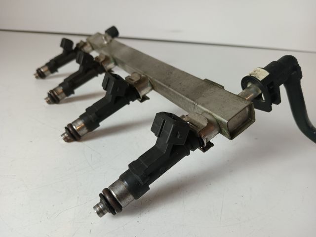 bontott OPEL MERIVA B Porlasztó Sor / Híd