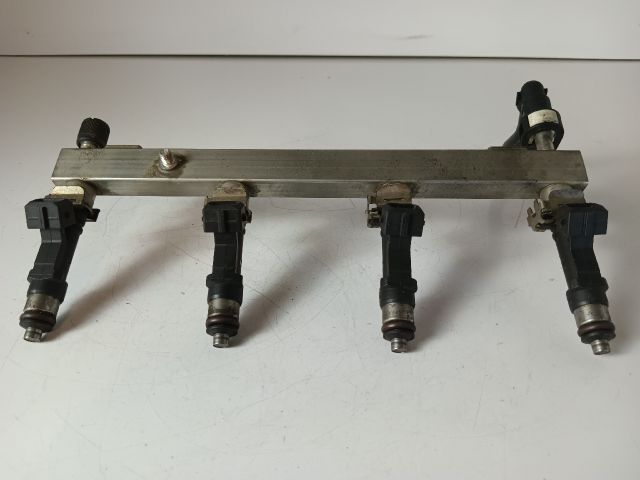 bontott OPEL MERIVA B Porlasztó Sor / Híd