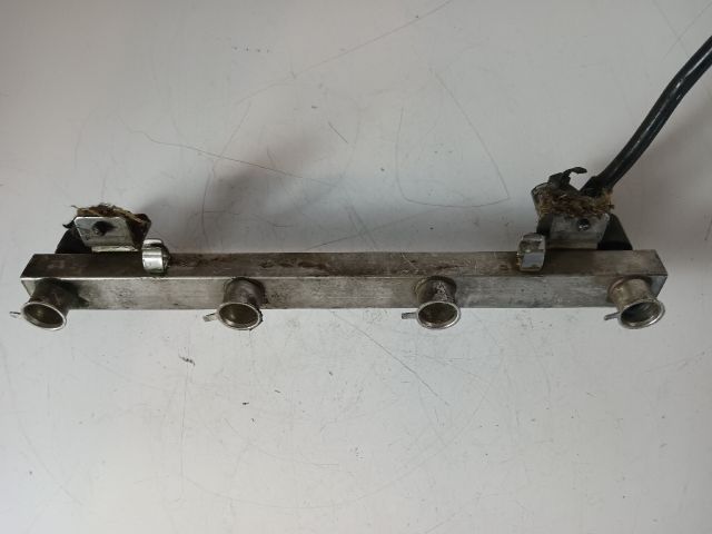 bontott OPEL MERIVA B Porlasztó Sor / Híd