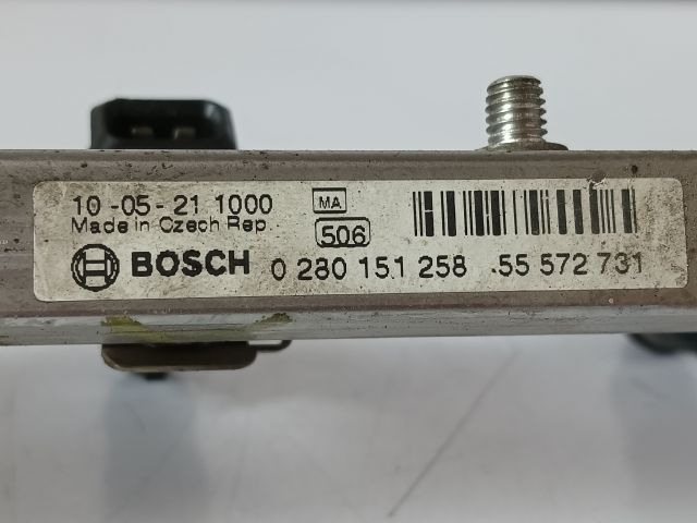 bontott OPEL MERIVA B Porlasztó Sor / Híd