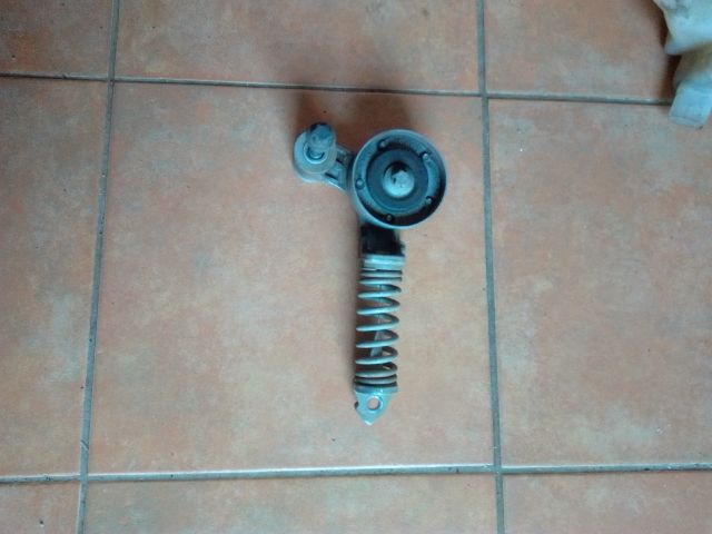 bontott OPEL MERIVA B Szíjfeszítő Görgő