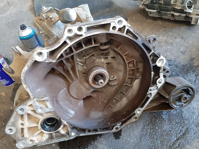 bontott OPEL MERIVA B Váltó (Mechanikus)