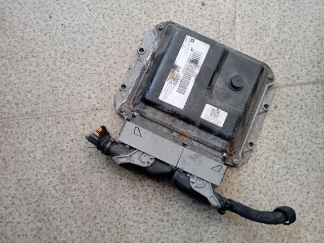 bontott OPEL MERIVA B Motorvezérlő