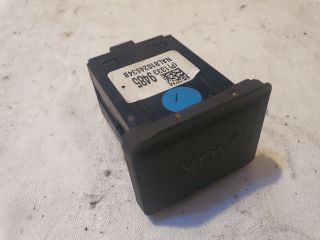 bontott OPEL MERIVA B AUX Csatlakozó