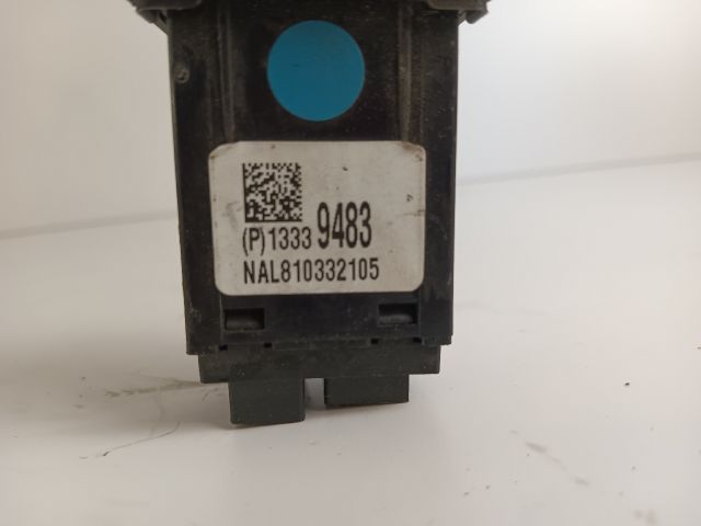 bontott OPEL MERIVA B AUX Csatlakozó