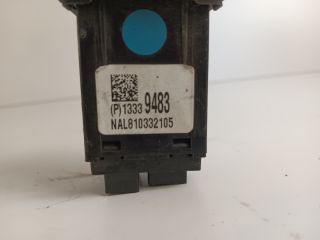 bontott OPEL MERIVA B AUX Csatlakozó