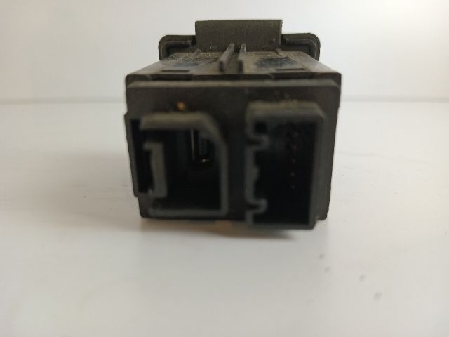 bontott OPEL MERIVA B AUX Csatlakozó