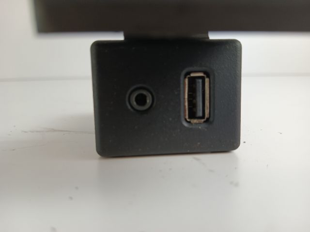 bontott OPEL MERIVA B AUX Csatlakozó