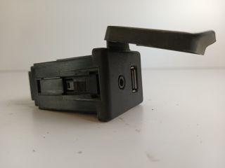 bontott OPEL MERIVA B AUX Csatlakozó