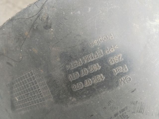 bontott OPEL MERIVA B Bal első Dobbetét (Kerékjárati, Műanyag)