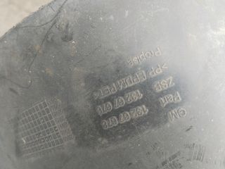 bontott OPEL MERIVA B Bal első Dobbetét (Kerékjárati, Műanyag)