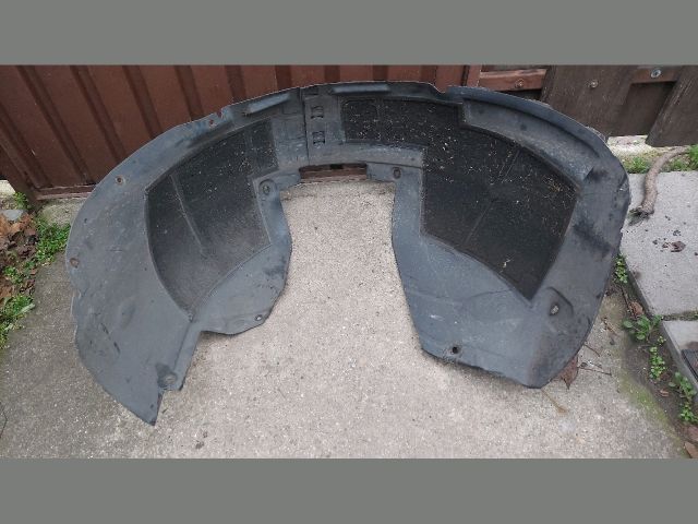 bontott OPEL MERIVA B Bal első Dobbetét (Kerékjárati, Műanyag)