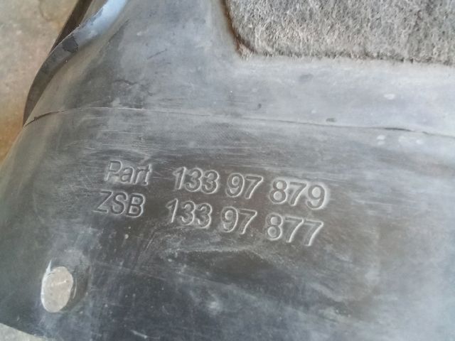 bontott OPEL MERIVA B Bal első Dobbetét (Kerékjárati, Műanyag)