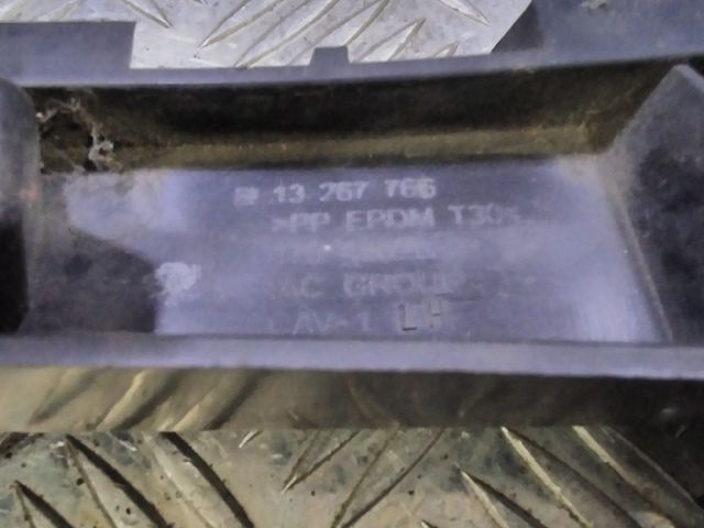 bontott OPEL MERIVA B Bal első Lökhárító Tartó (Műanyag)