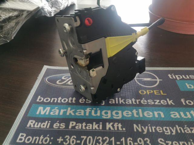 bontott OPEL MERIVA B Bal hátsó Ajtózár