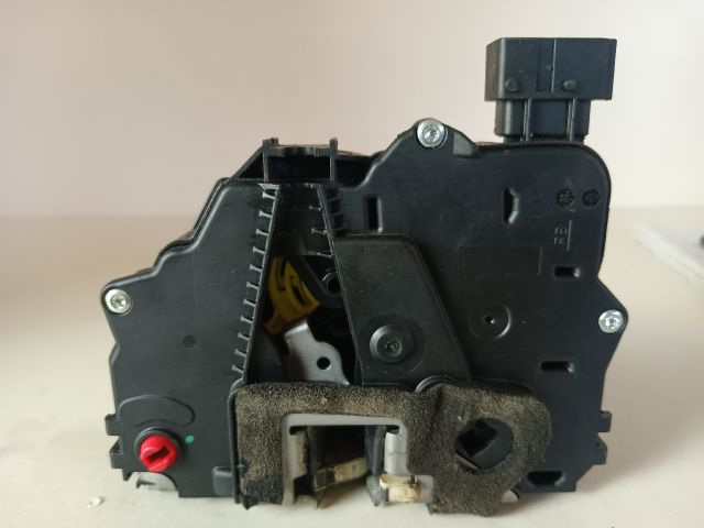 bontott OPEL MERIVA B Bal hátsó Ajtózár