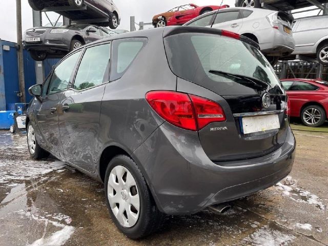 bontott OPEL MERIVA B Bal hátsó Sárvédő