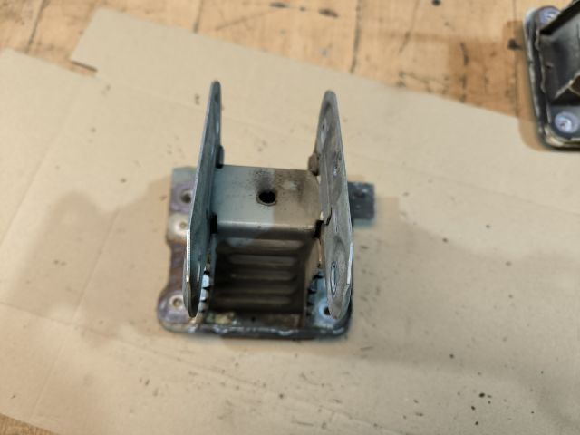 bontott OPEL MERIVA B Bal Lökhárító Tartó Nyúlványvég