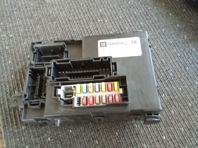 bontott OPEL MERIVA B Biztosítéktábla Utastér