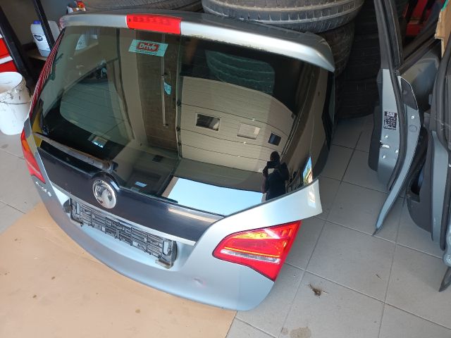 bontott OPEL MERIVA B Csomagtérajtó (Részeivel)