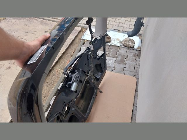 bontott OPEL MERIVA B Csomagtérajtó (Üres lemez)