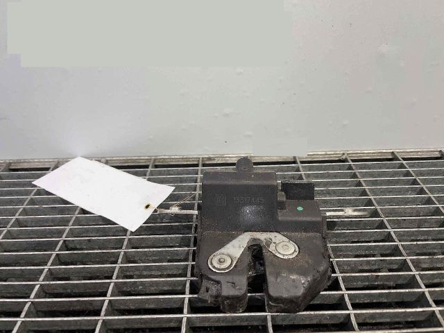 bontott OPEL MERIVA B Csomagtérajtó Ütköző