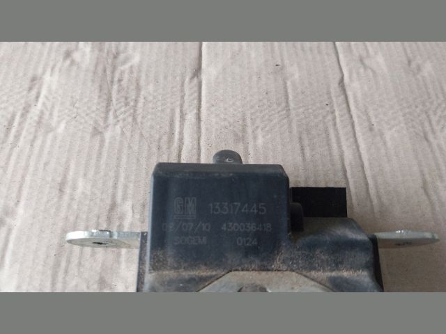 bontott OPEL MERIVA B Csomagtérajtó Zárszerkezet