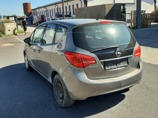 bontott OPEL MERIVA B Hátsó középső Biztonsági Öv