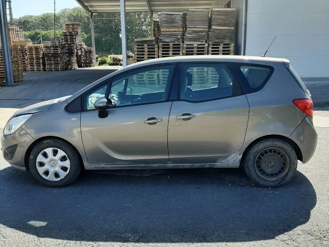 bontott OPEL MERIVA B Hátsó Rendszámtábla Világítás