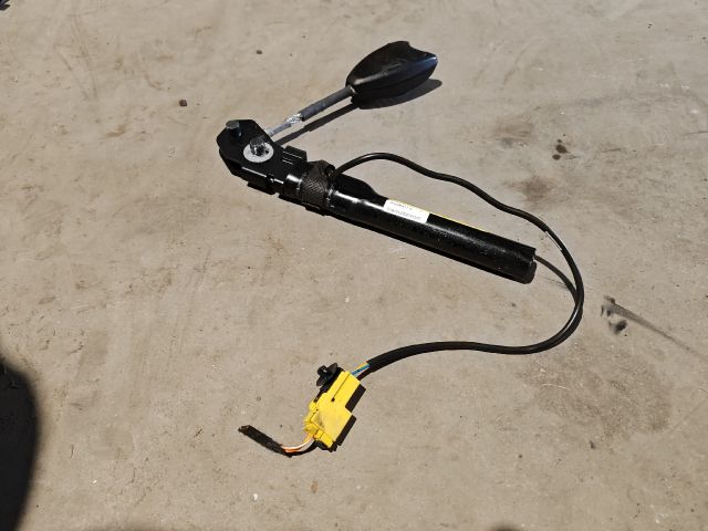 bontott OPEL MERIVA B Jobb első Övfeszítő