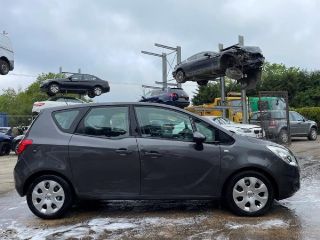 bontott OPEL MERIVA B Jobb Gólyaláb Csonkállvánnyal