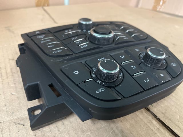 bontott OPEL MERIVA B Középkonzol Vezérlő Panel