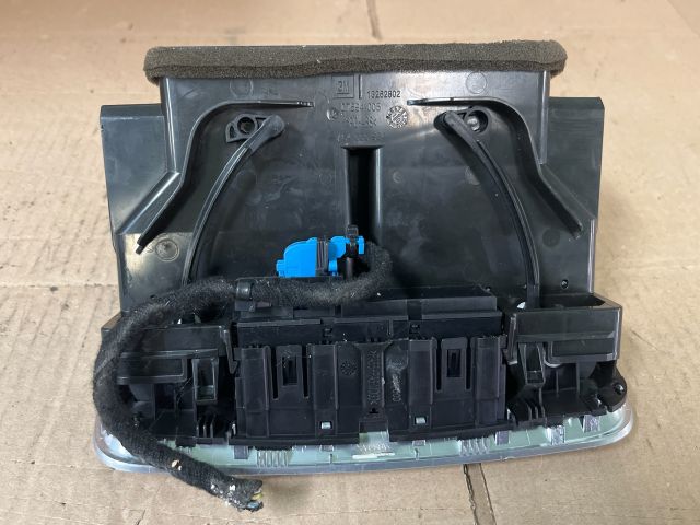 bontott OPEL MERIVA B Középső Szellőző