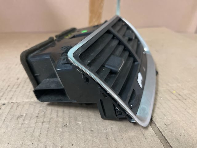 bontott OPEL MERIVA B Középső Szellőző